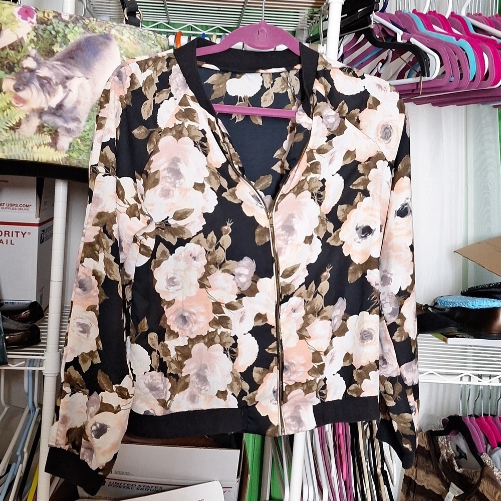 FLORAL PRINT ZIP UP JACKET SIZE MEDIUM